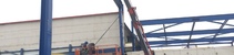 Besaand gebouw 4 meter verhogen. Hier 1600 kg 9 meter hoog in de haak